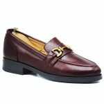Mocassins à boucle en cuir souple bordeaux femmes FAD41